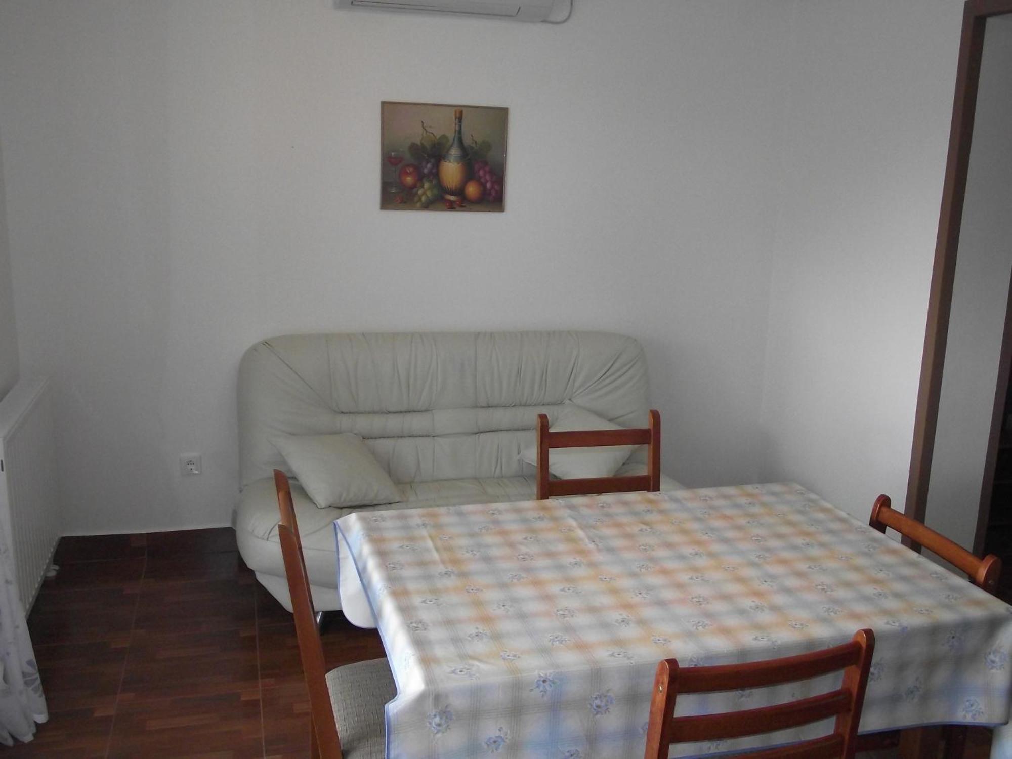 Apartments With A Parking Space Novi Vinodolski - 15823 Bilik gambar